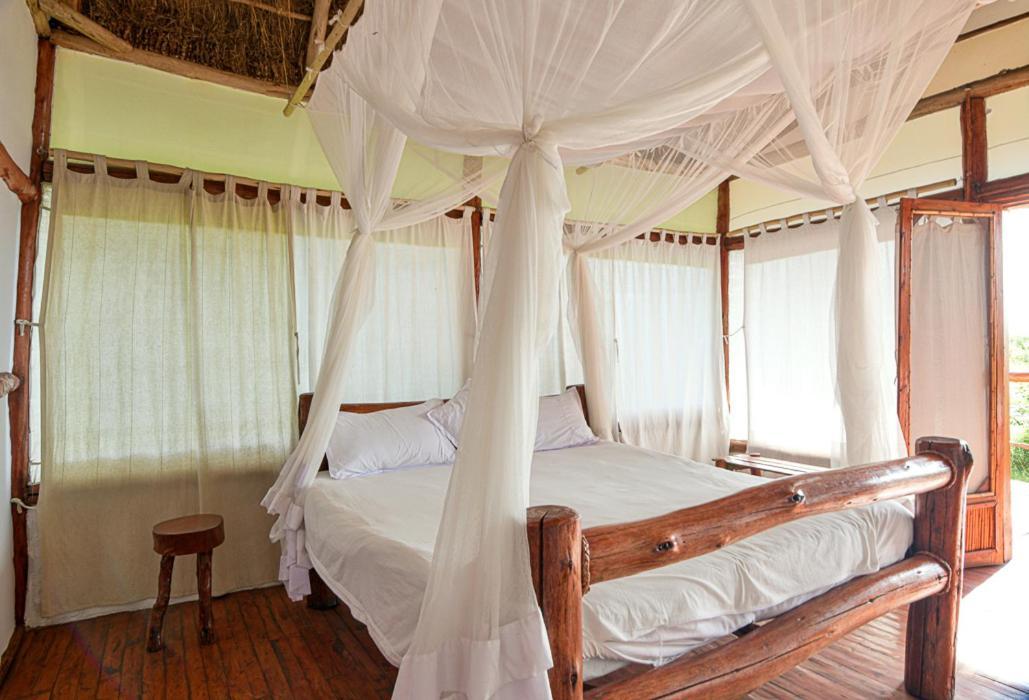 Отель Kazinga Wilderness Safari Camp Касесе Экстерьер фото