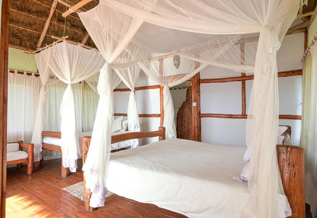Отель Kazinga Wilderness Safari Camp Касесе Экстерьер фото
