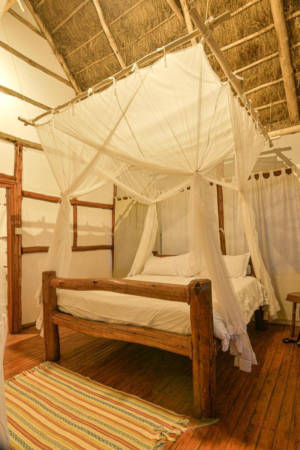 Отель Kazinga Wilderness Safari Camp Касесе Экстерьер фото