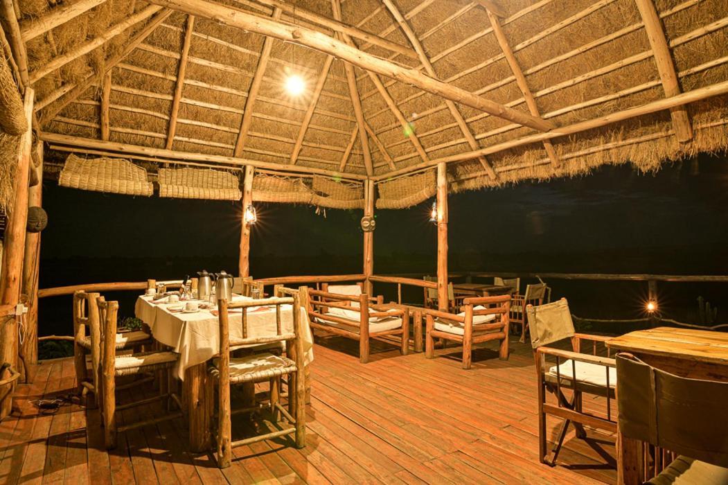 Отель Kazinga Wilderness Safari Camp Касесе Экстерьер фото