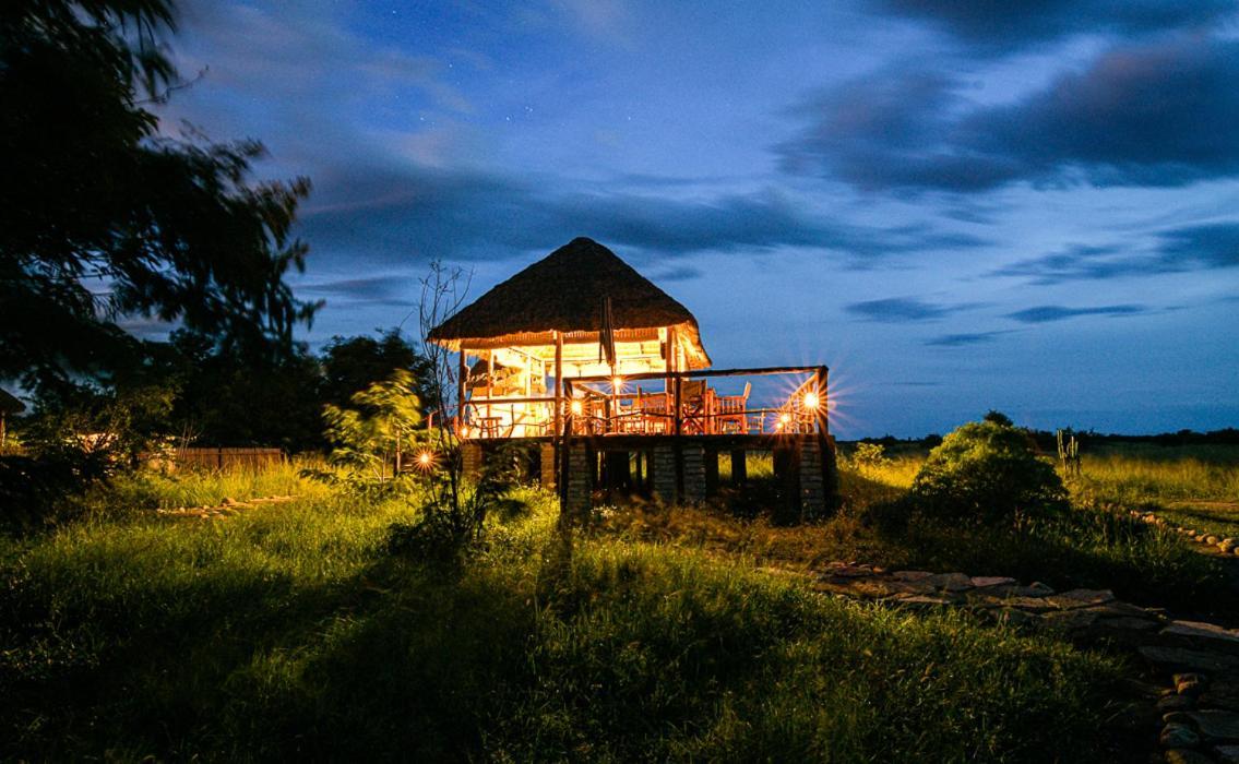 Отель Kazinga Wilderness Safari Camp Касесе Экстерьер фото