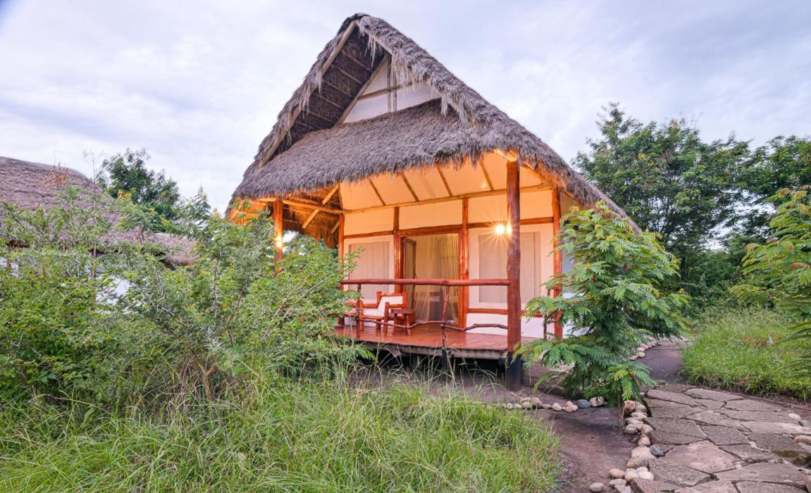 Отель Kazinga Wilderness Safari Camp Касесе Экстерьер фото